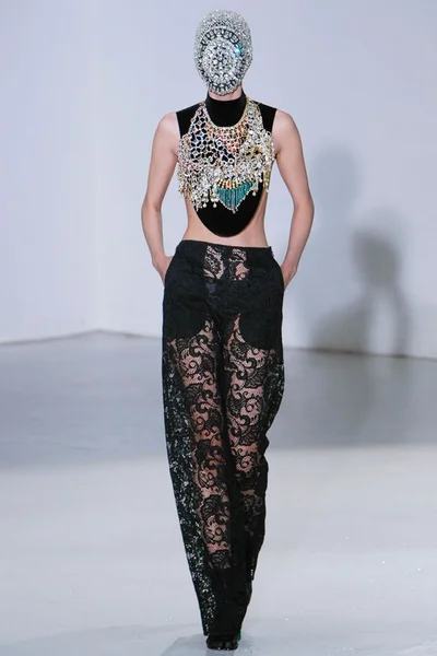 Look 10